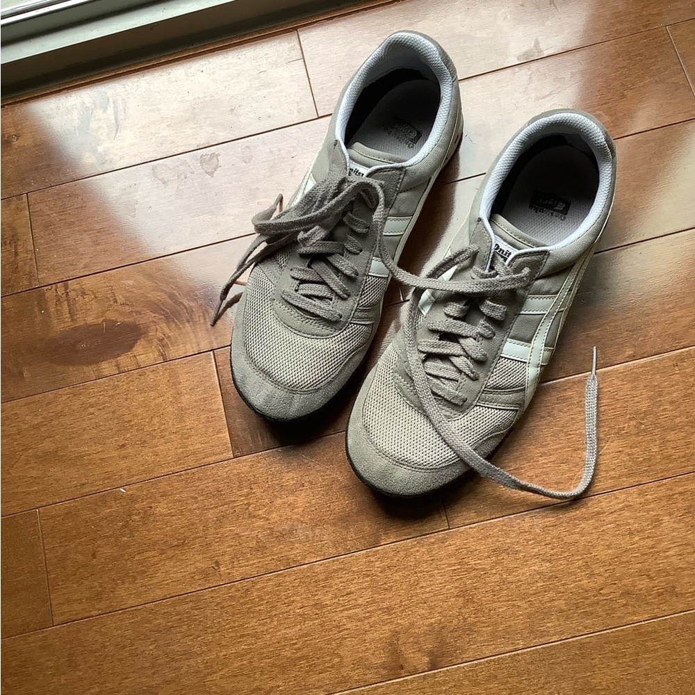 Onitsuka Tiger sneakers în grey. US size 9. Unisex.